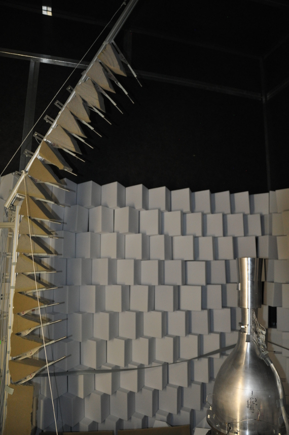 Arrangement of the microphone antenna